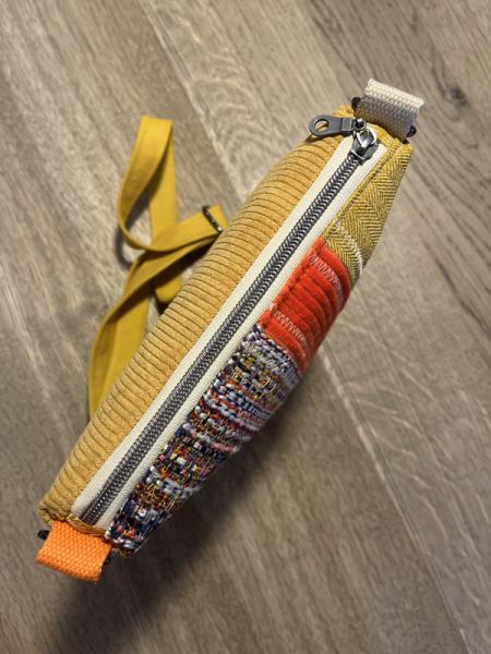 Reißverschluss an der Taschenoberseite